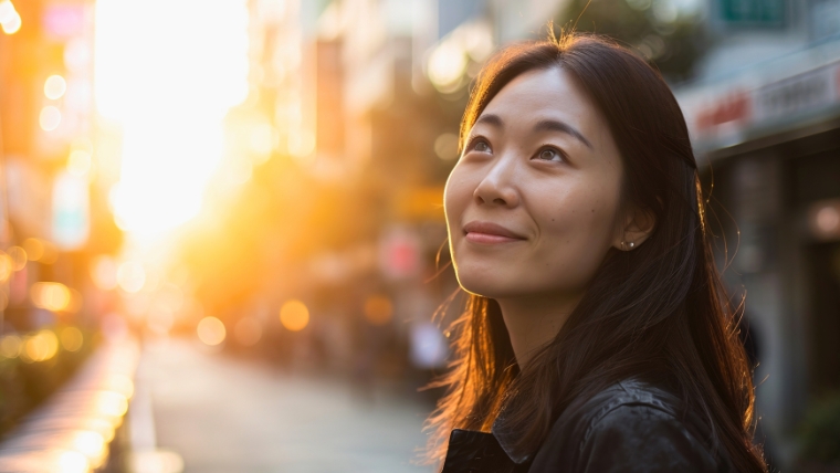 A woman looking hopeful on a city street while the sun sets | Navigating Spravato Therapy Setbacks Maintaining Hope and Your Next Steps | Mindful Health Solutions